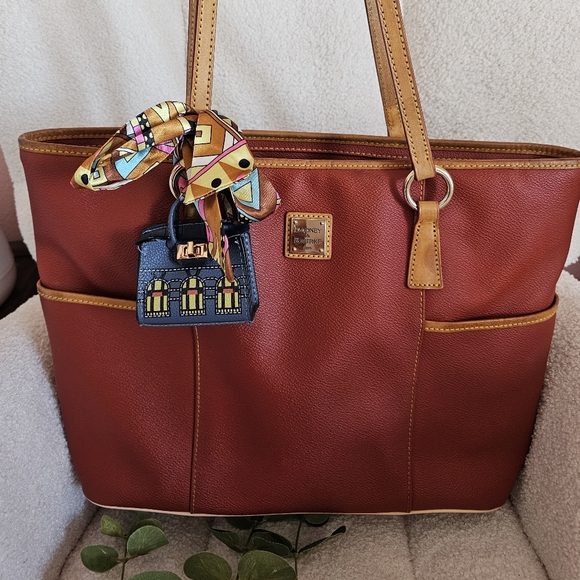 Dooney & Bourke Tote Bag - Picture 12 of 12